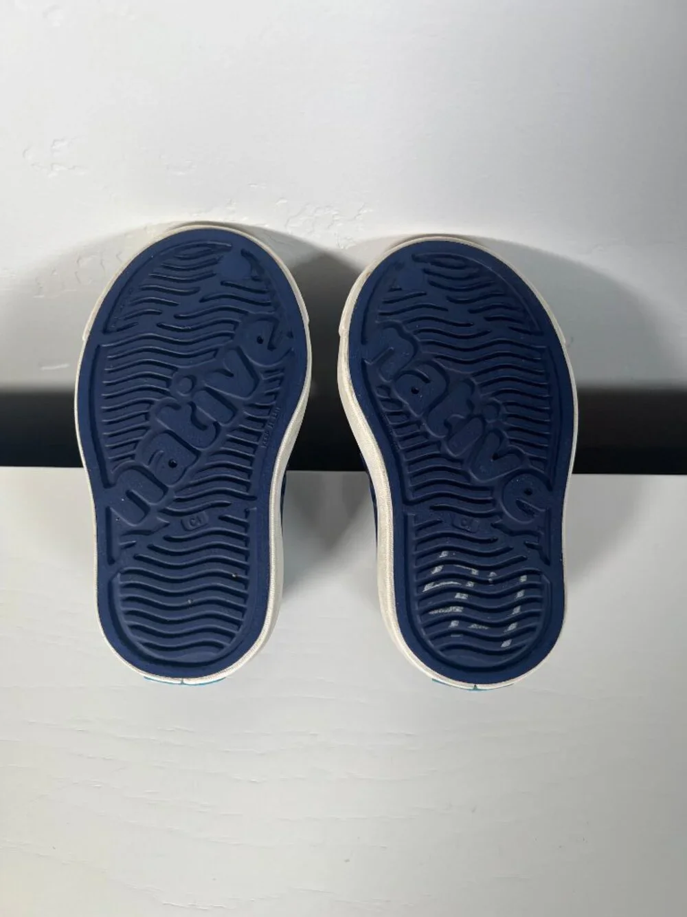 Native Jefferson Sneaker Unisex Toddler C4 Navy Blue White Water Shoes